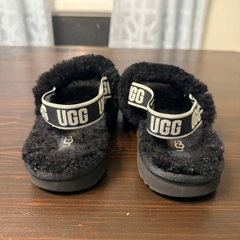 UGG Oh Fluffita Sheepskin Slipper Black Youth 4 Women’s 6‎